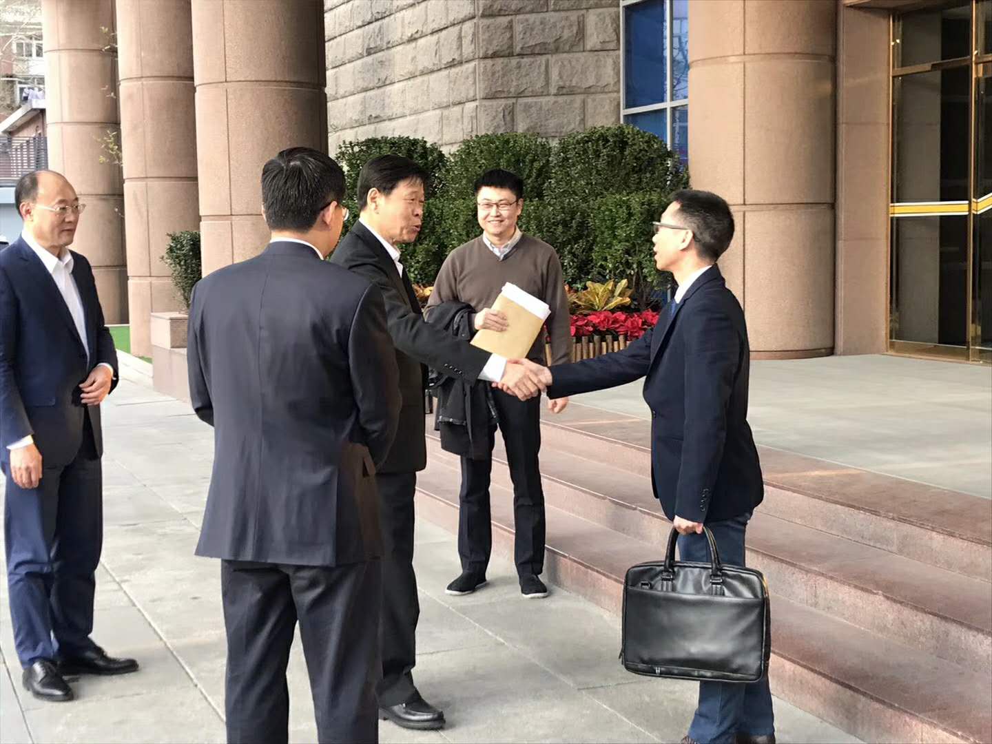 熱烈祝賀晟鼎精密儀器參加李克強總理組織的《關于企業(yè)稅負改革座談會》